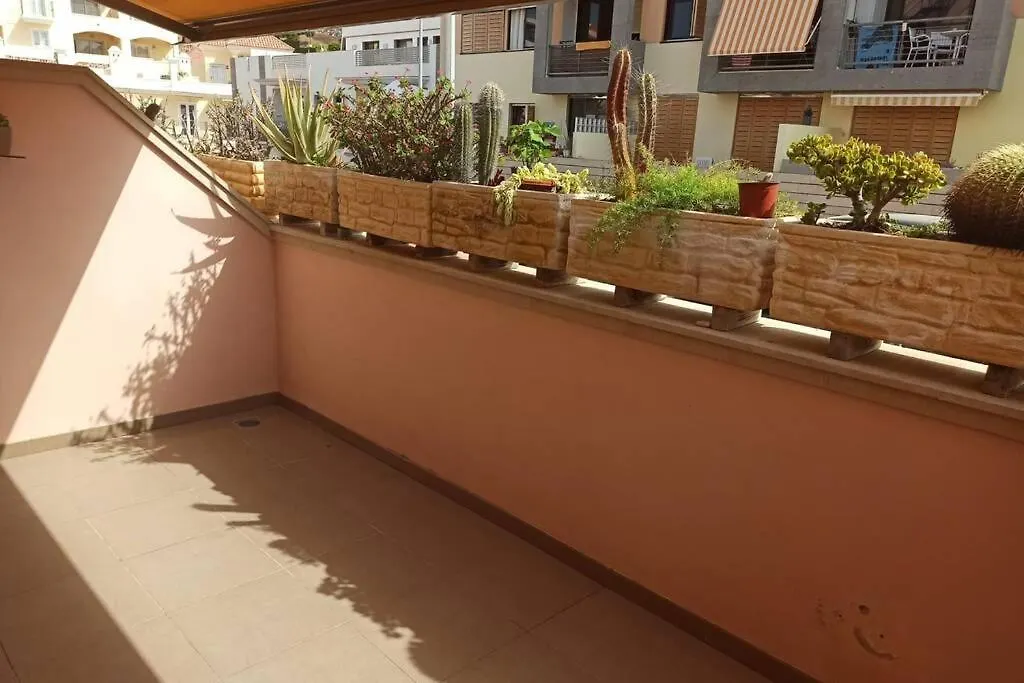Spacious Apartment Just Few Steps Of The Ocean In La Caleta Costa Adeje